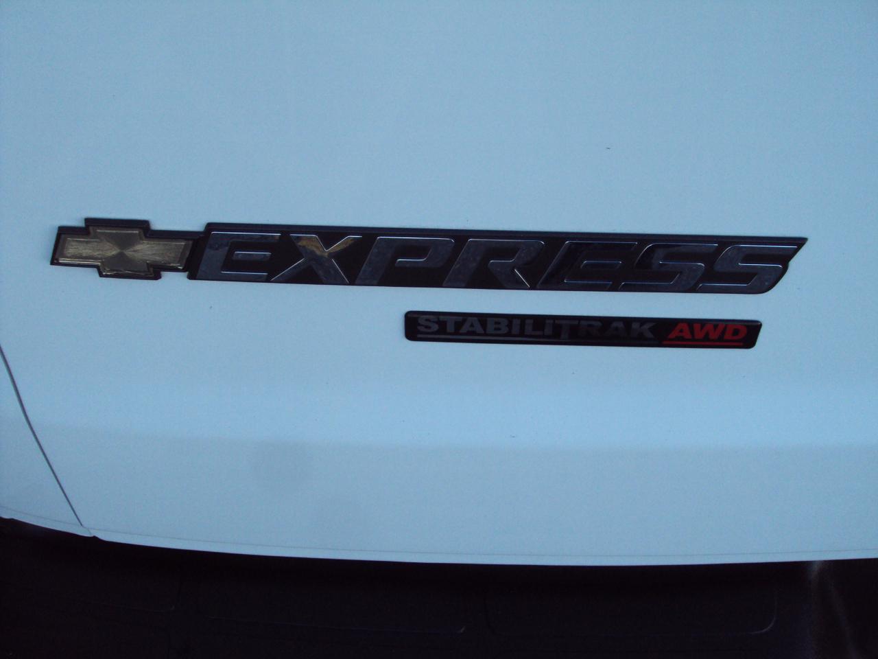 Chevrolet Express Passenger AWD 1500 135" LS 2014