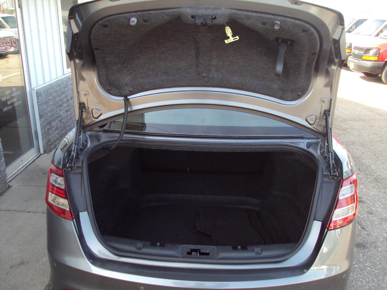 Ford Taurus 4dr Sdn SEL FWD 2014