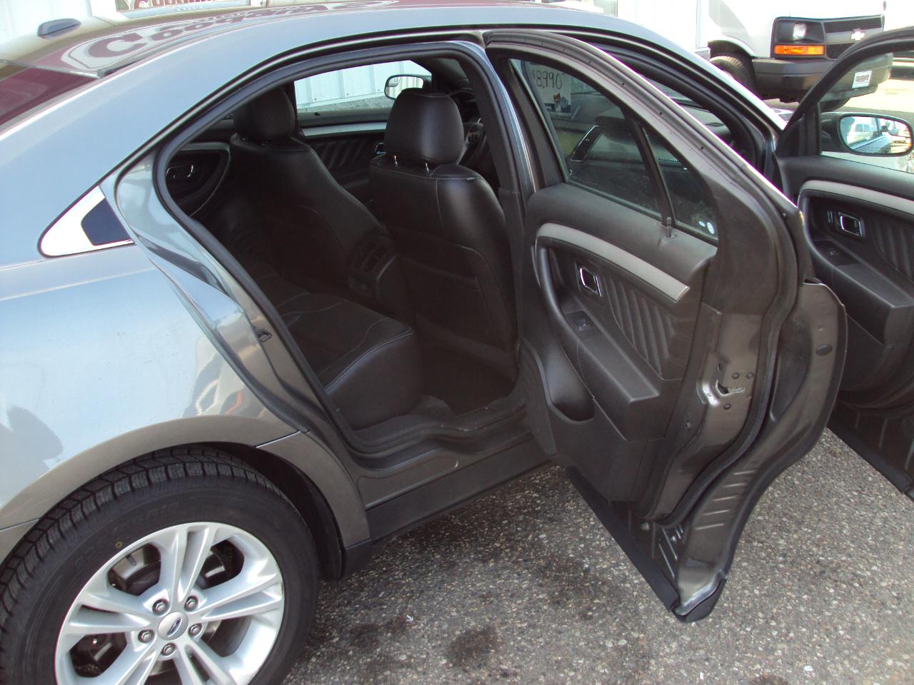 Ford Taurus 4dr Sdn SEL FWD 2014