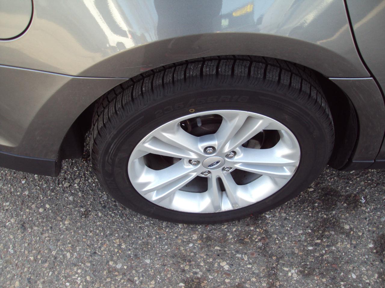 Ford Taurus 4dr Sdn SEL FWD 2014