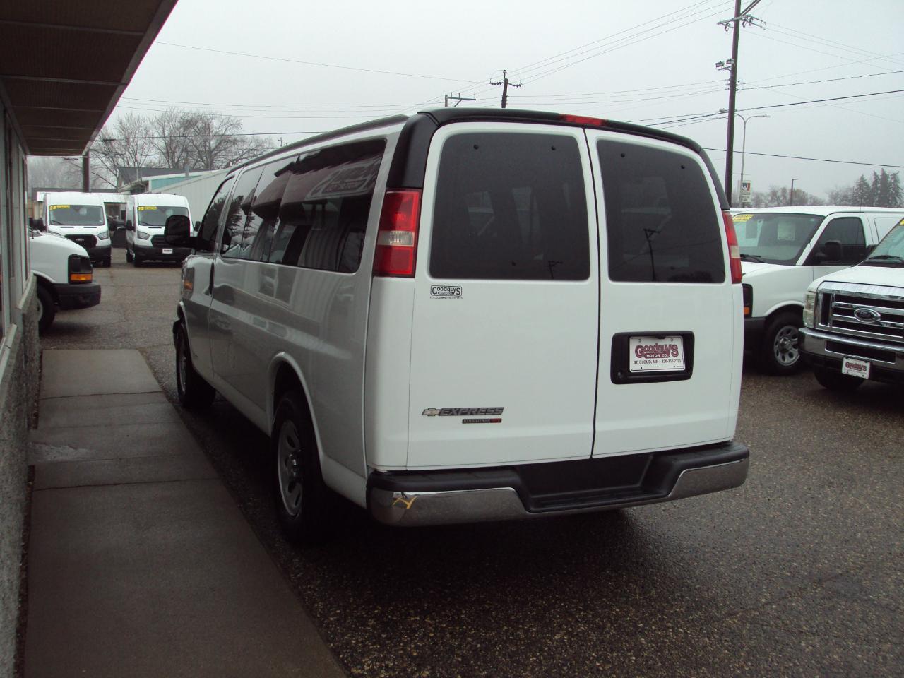 Chevrolet Express Passenger AWD 1500 135" LT 2013