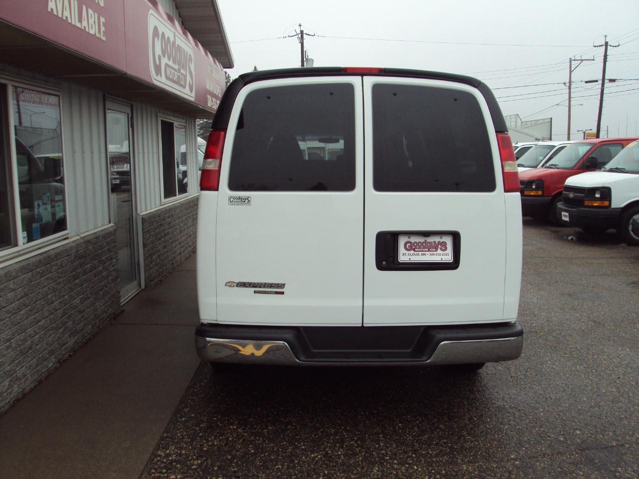 Chevrolet Express Passenger AWD 1500 135" LT 2013