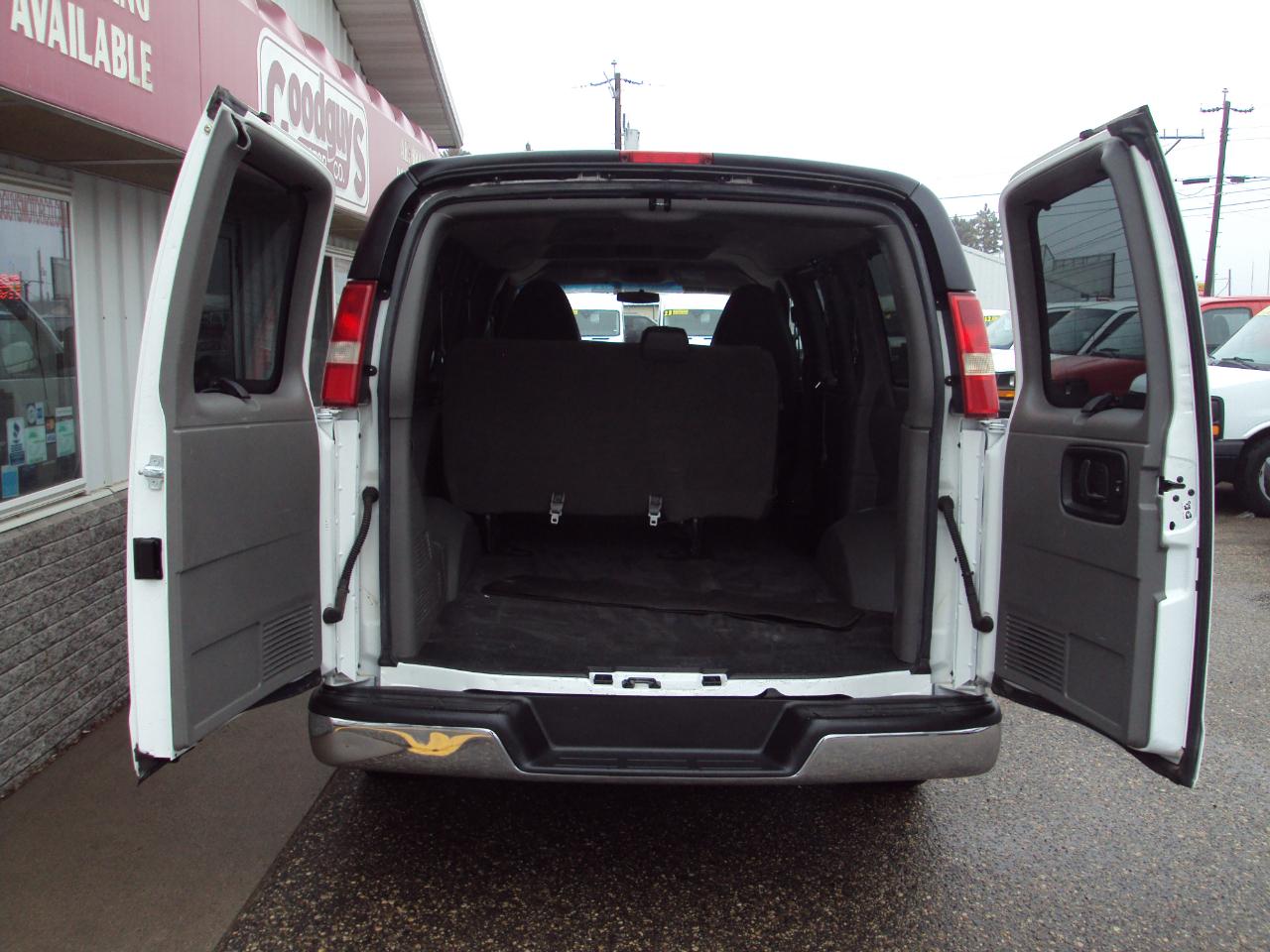 Chevrolet Express Passenger AWD 1500 135" LT 2013