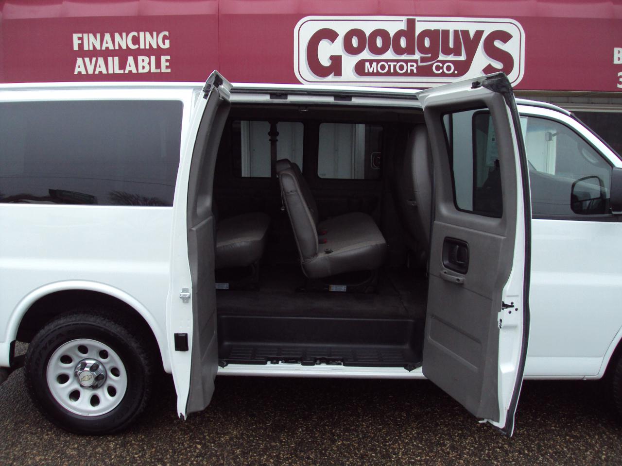 Chevrolet Express Passenger AWD 1500 135" LT 2013