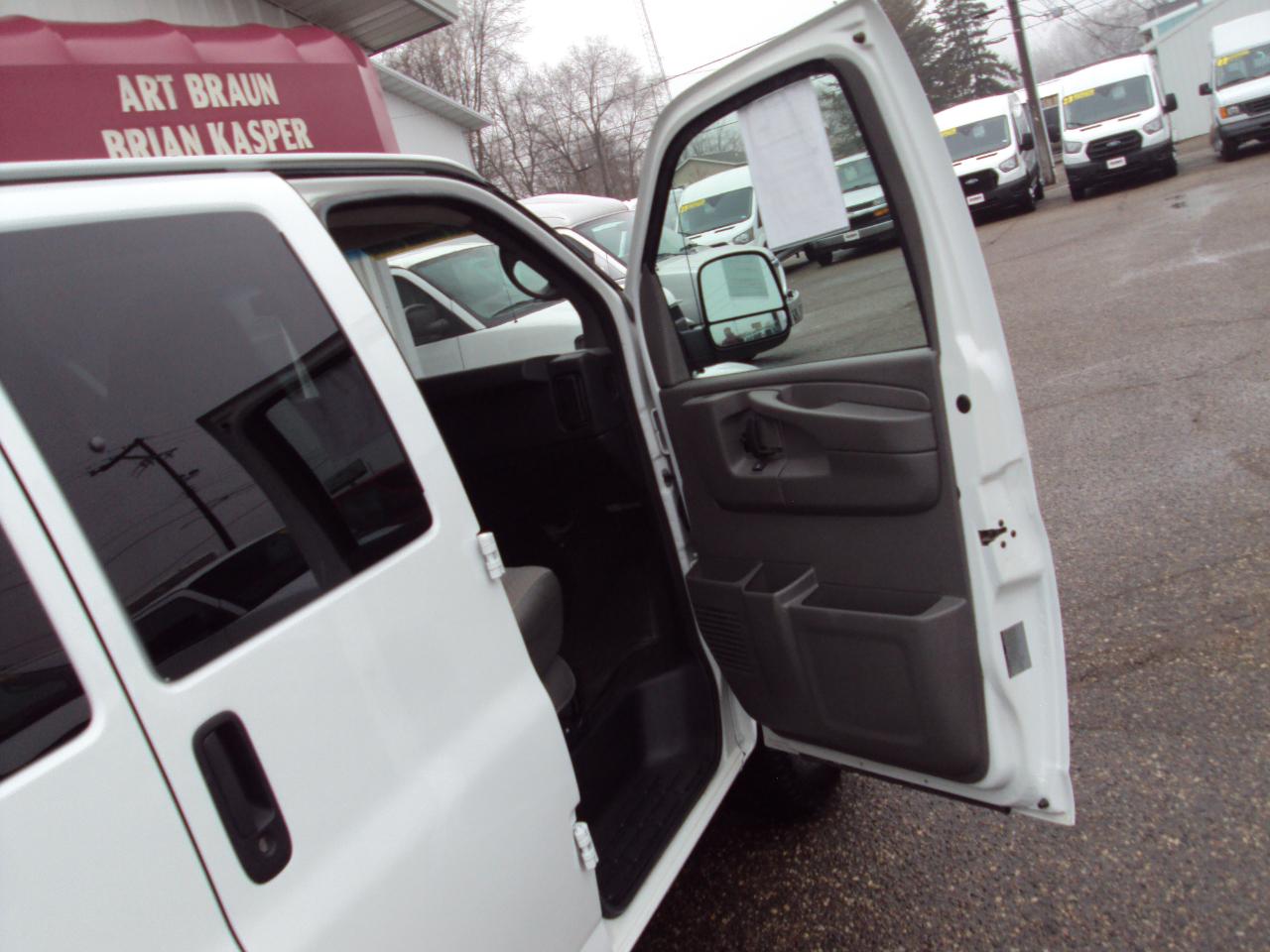 Chevrolet Express Passenger AWD 1500 135" LT 2013