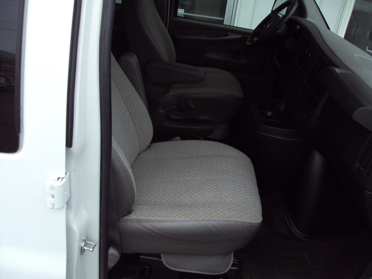 Chevrolet Express Passenger AWD 1500 135" LT 2013