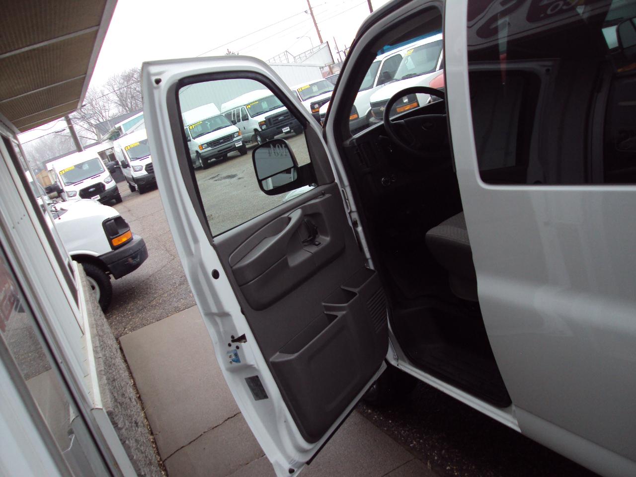 Chevrolet Express Passenger AWD 1500 135" LT 2013