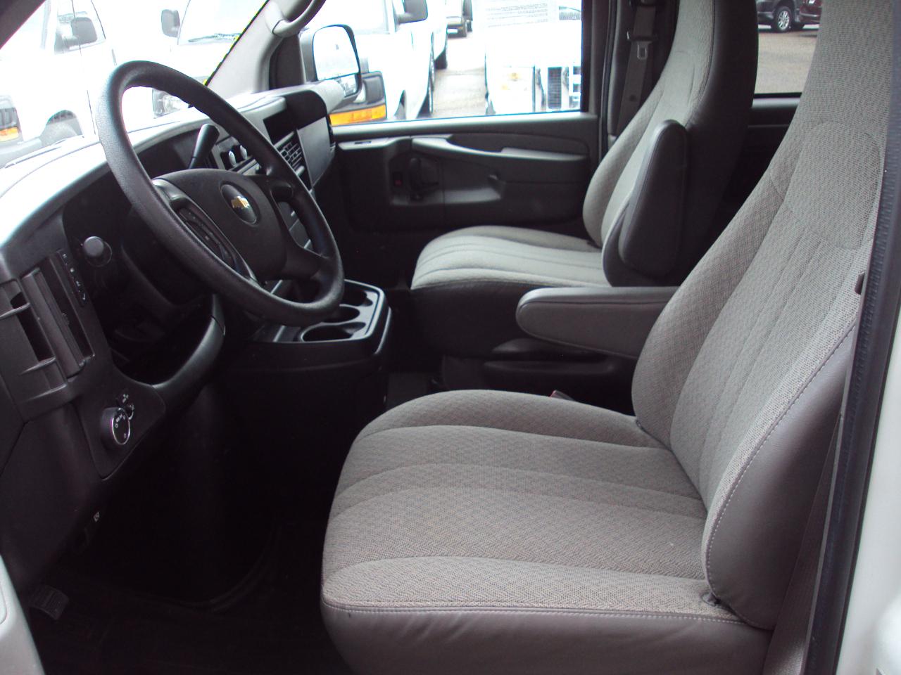 Chevrolet Express Passenger AWD 1500 135" LT 2013