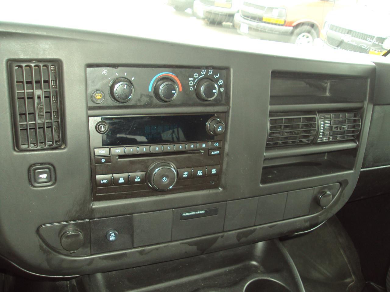 Chevrolet Express Passenger AWD 1500 135" LT 2013