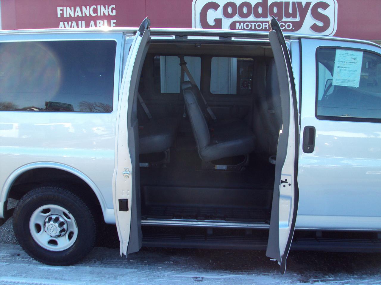 Chevrolet Express Passenger  2019