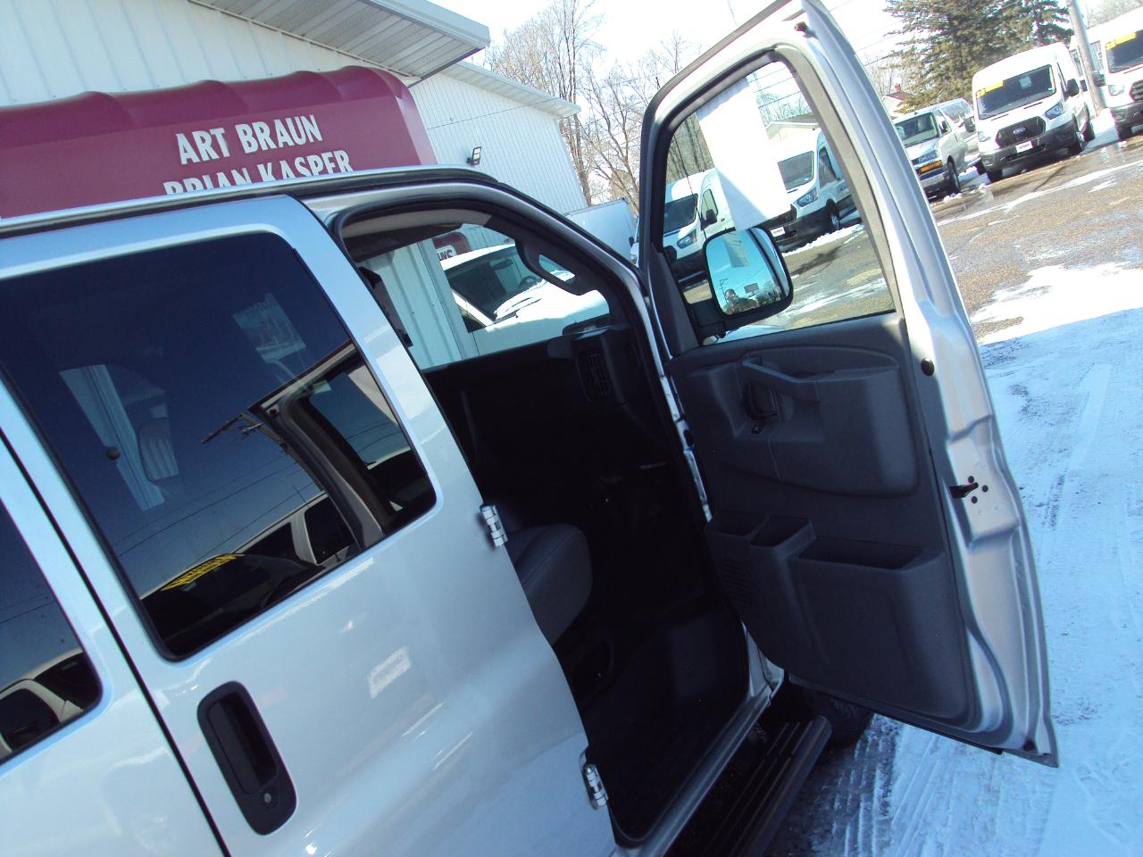 Chevrolet Express Passenger  2019