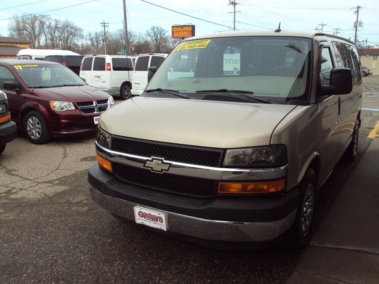 Chevrolet Express Passenger AWD 1500 135" 1LT 2011
