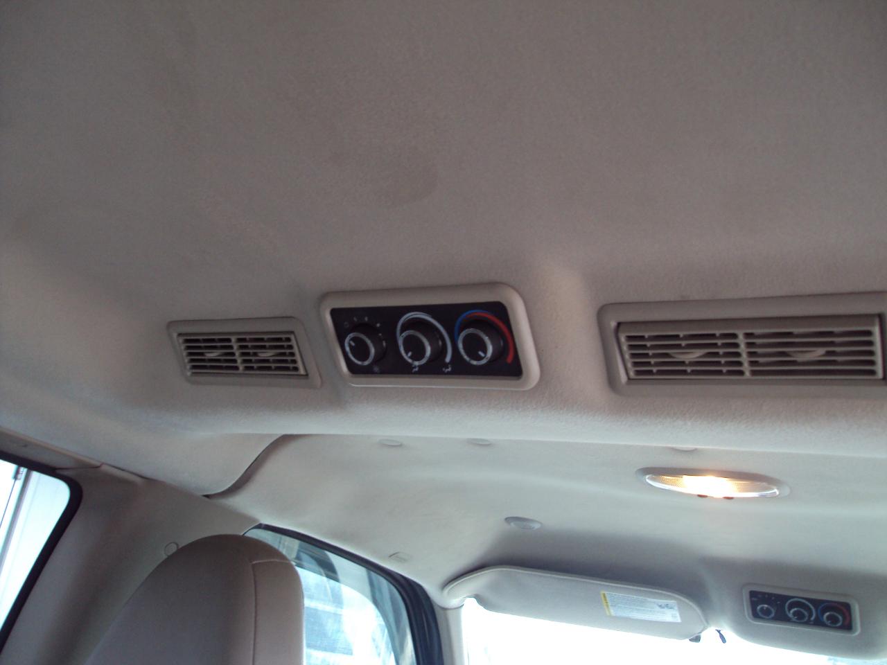 Chevrolet Express Passenger AWD 1500 135" 1LT 2011