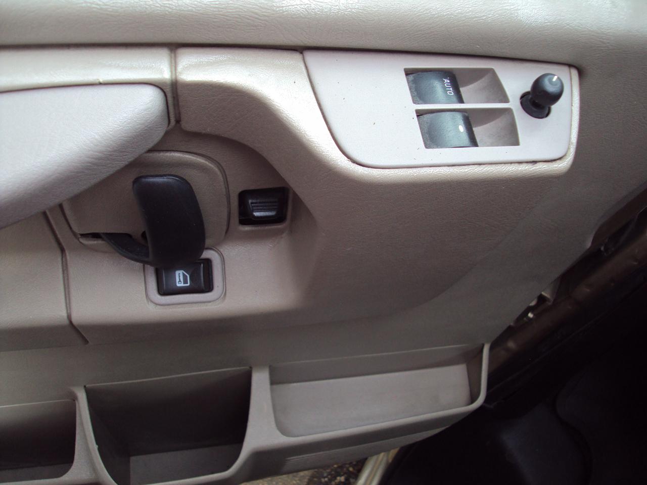 Chevrolet Express Passenger AWD 1500 135" 1LT 2011