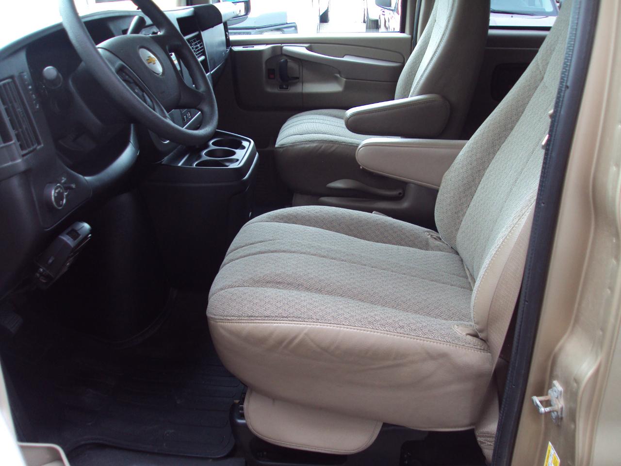 Chevrolet Express Passenger AWD 1500 135" 1LT 2011