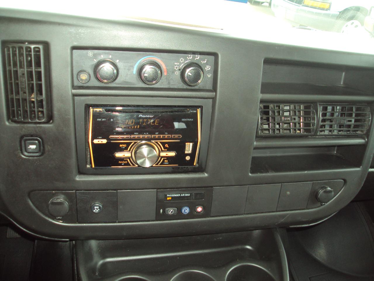 Chevrolet Express Passenger AWD 1500 135" 1LT 2011