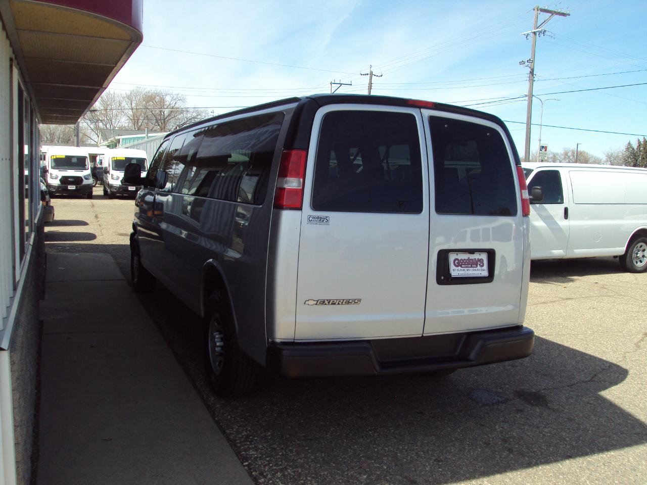 Chevrolet Express Passenger  2019