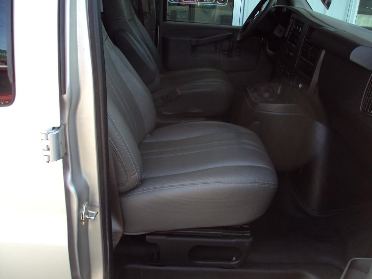 Chevrolet Express Passenger  2019