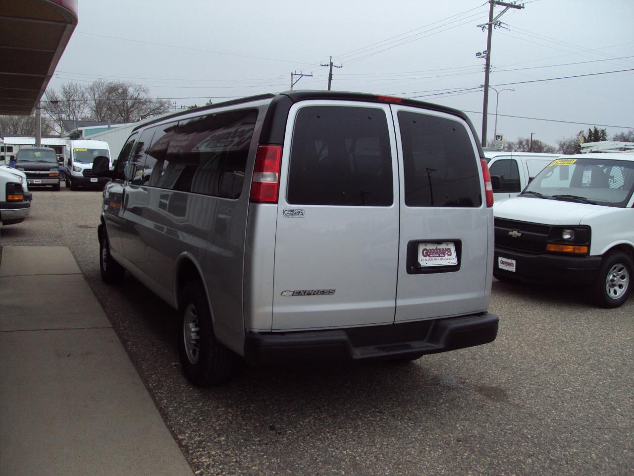 Chevrolet Express Passenger  2019