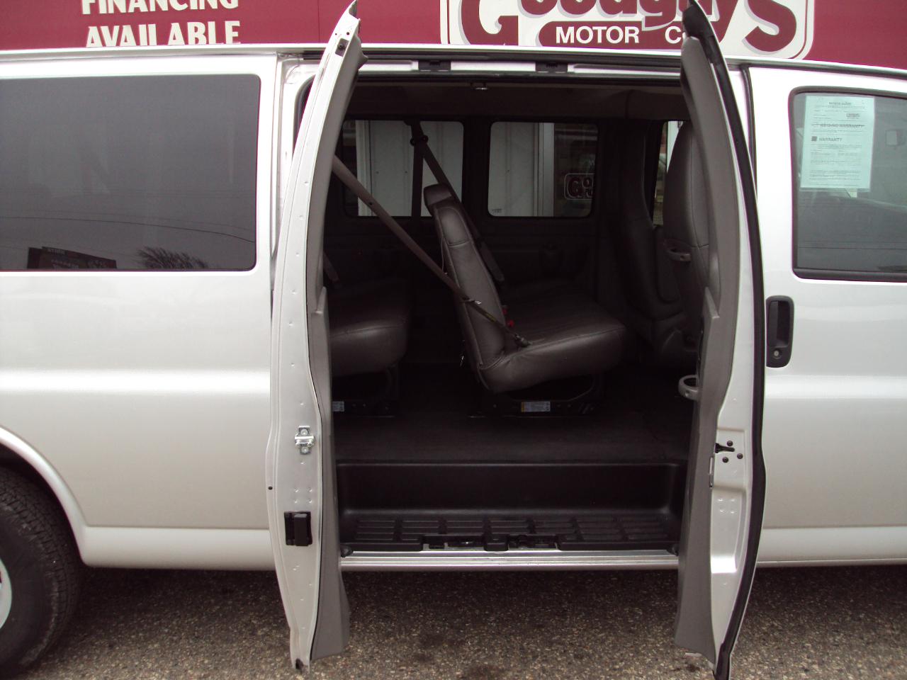 Chevrolet Express Passenger  2019