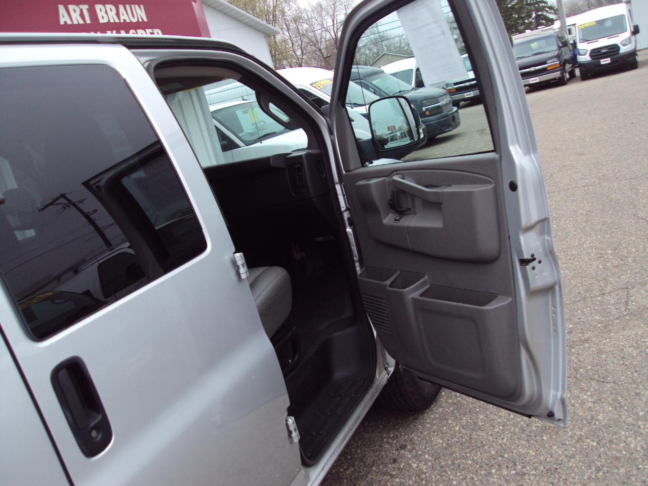 Chevrolet Express Passenger  2019