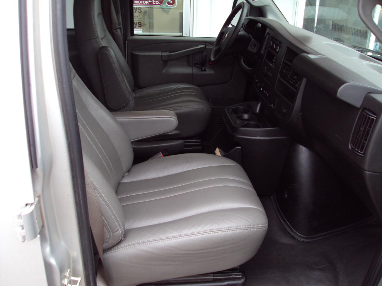 Chevrolet Express Passenger  2019