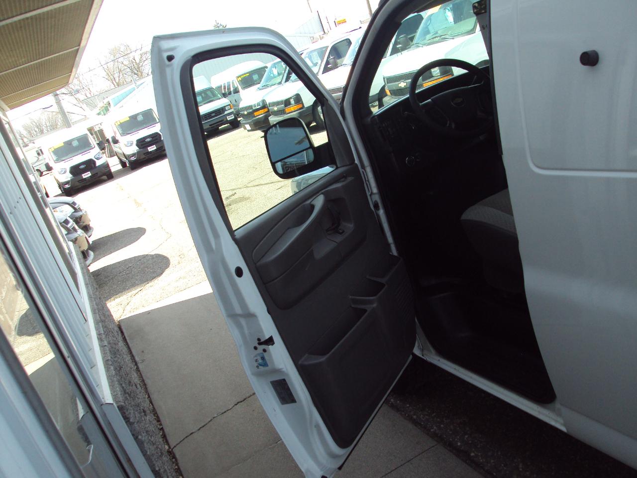 Chevrolet Express Cargo Van AWD 1500 135" 2013