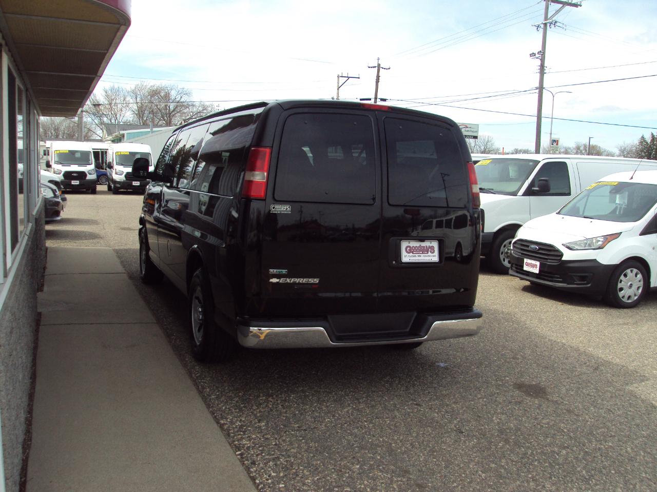 Chevrolet Express Passenger  2011