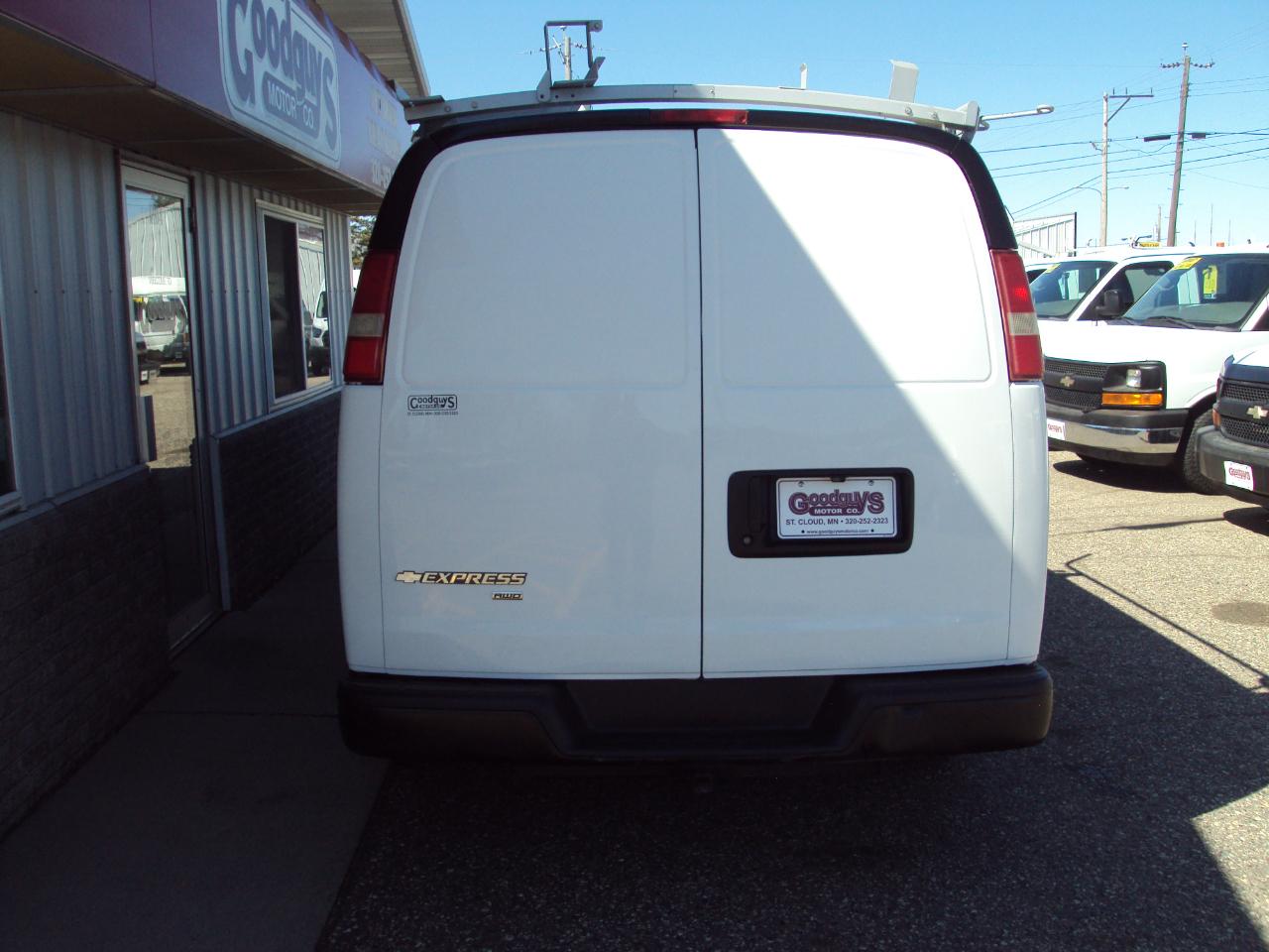 Chevrolet Express Cargo Van AWD 1500 135" 2010