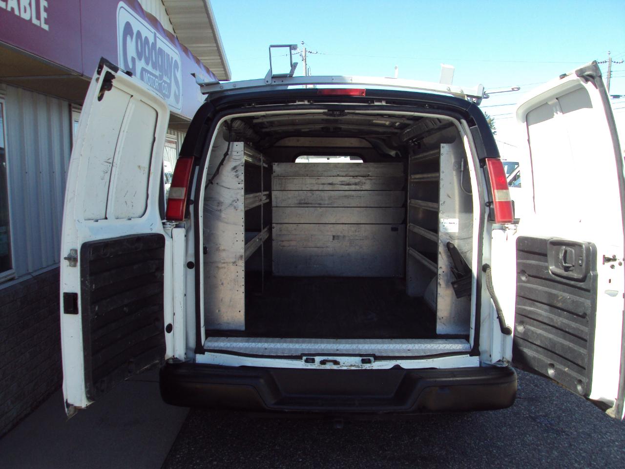 Chevrolet Express Cargo Van AWD 1500 135" 2010