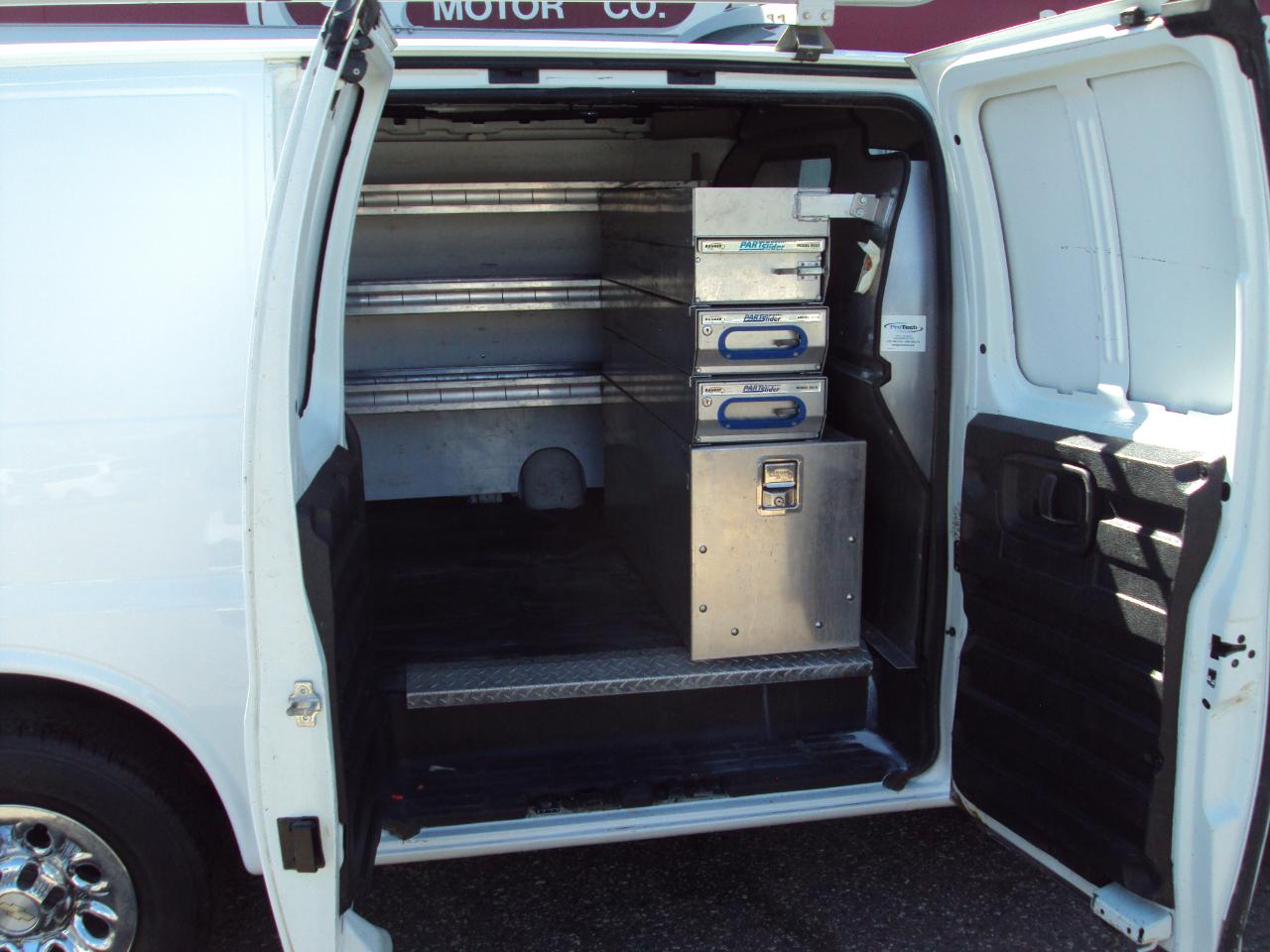 Chevrolet Express Cargo Van AWD 1500 135" 2010