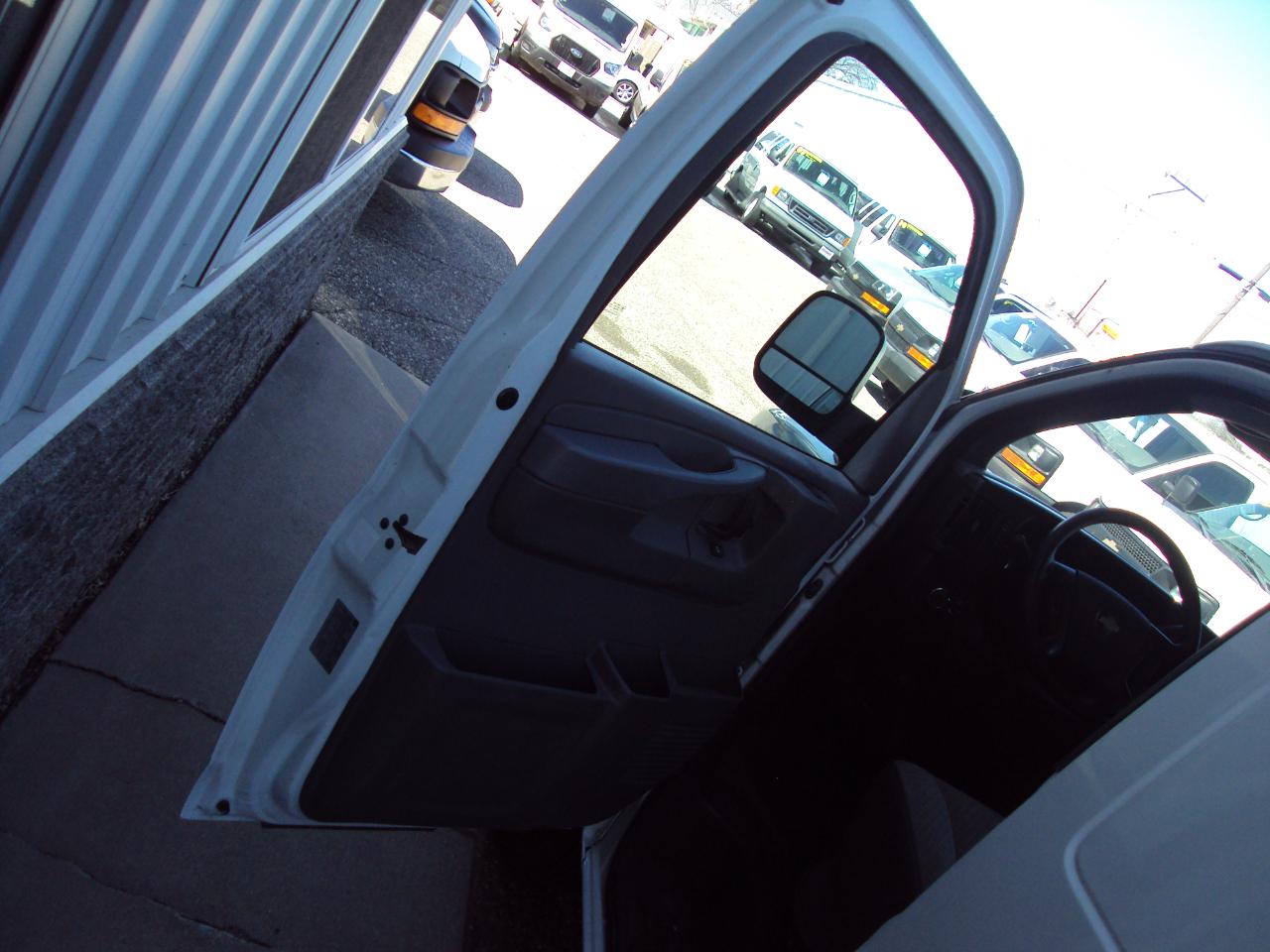 Chevrolet Express Cargo Van AWD 1500 135" 2010