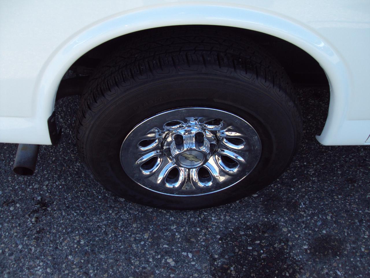 Chevrolet Express Cargo Van AWD 1500 135" 2010