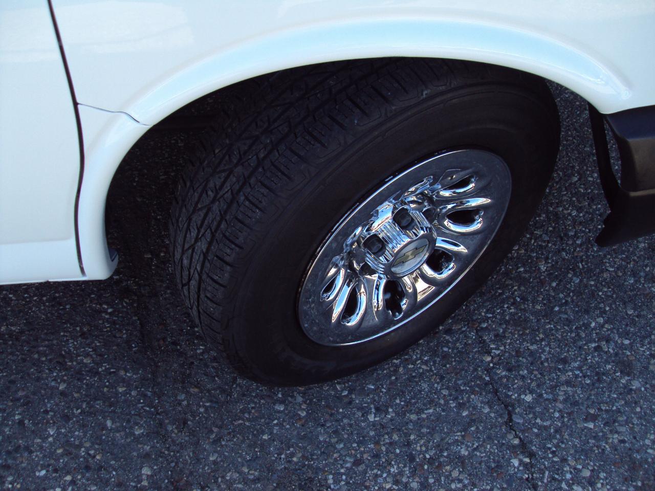 Chevrolet Express Cargo Van AWD 1500 135" 2010