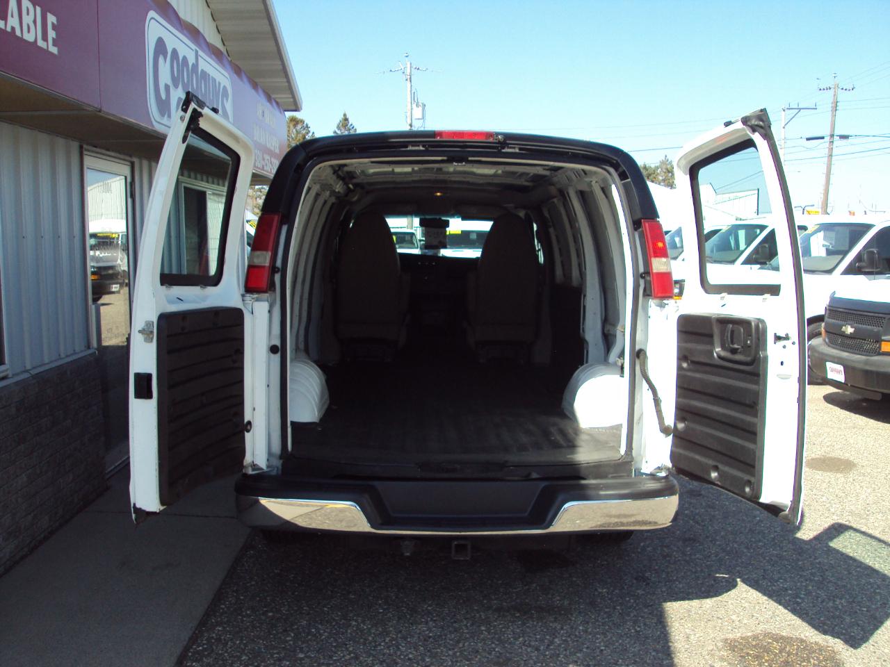 GMC Savana Cargo Van AWD 1500 135" 2012