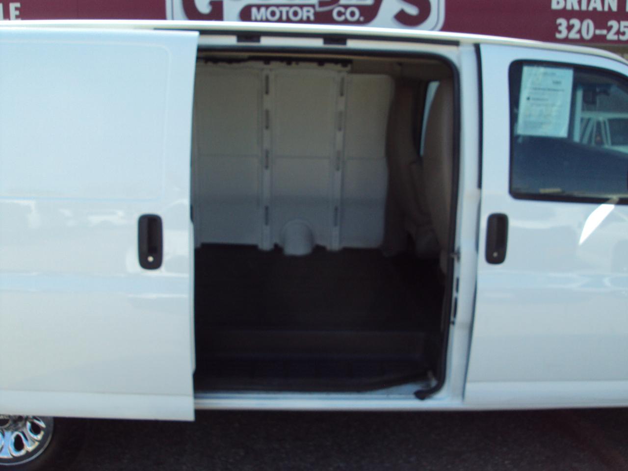 GMC Savana Cargo Van AWD 1500 135" 2012
