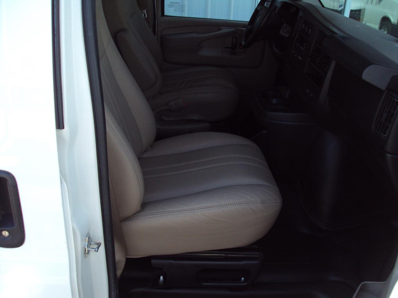 GMC Savana Cargo Van AWD 1500 135" 2012