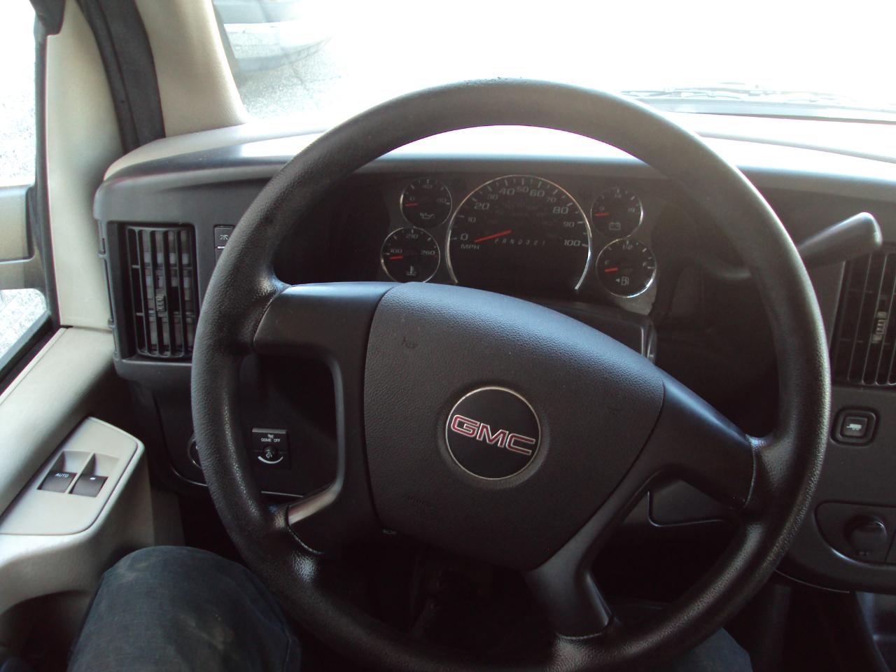 GMC Savana Cargo Van AWD 1500 135" 2012