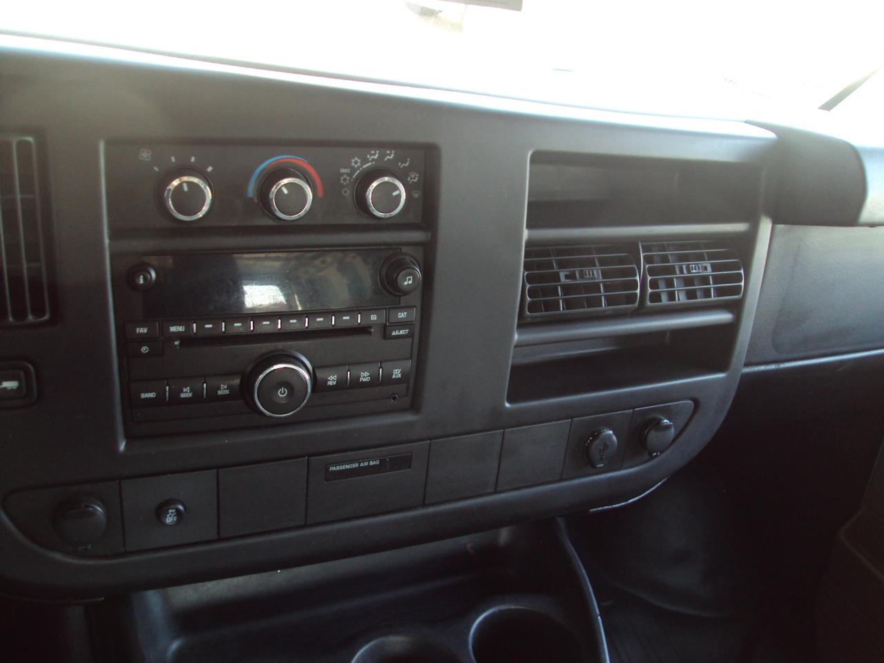 GMC Savana Cargo Van AWD 1500 135" 2012