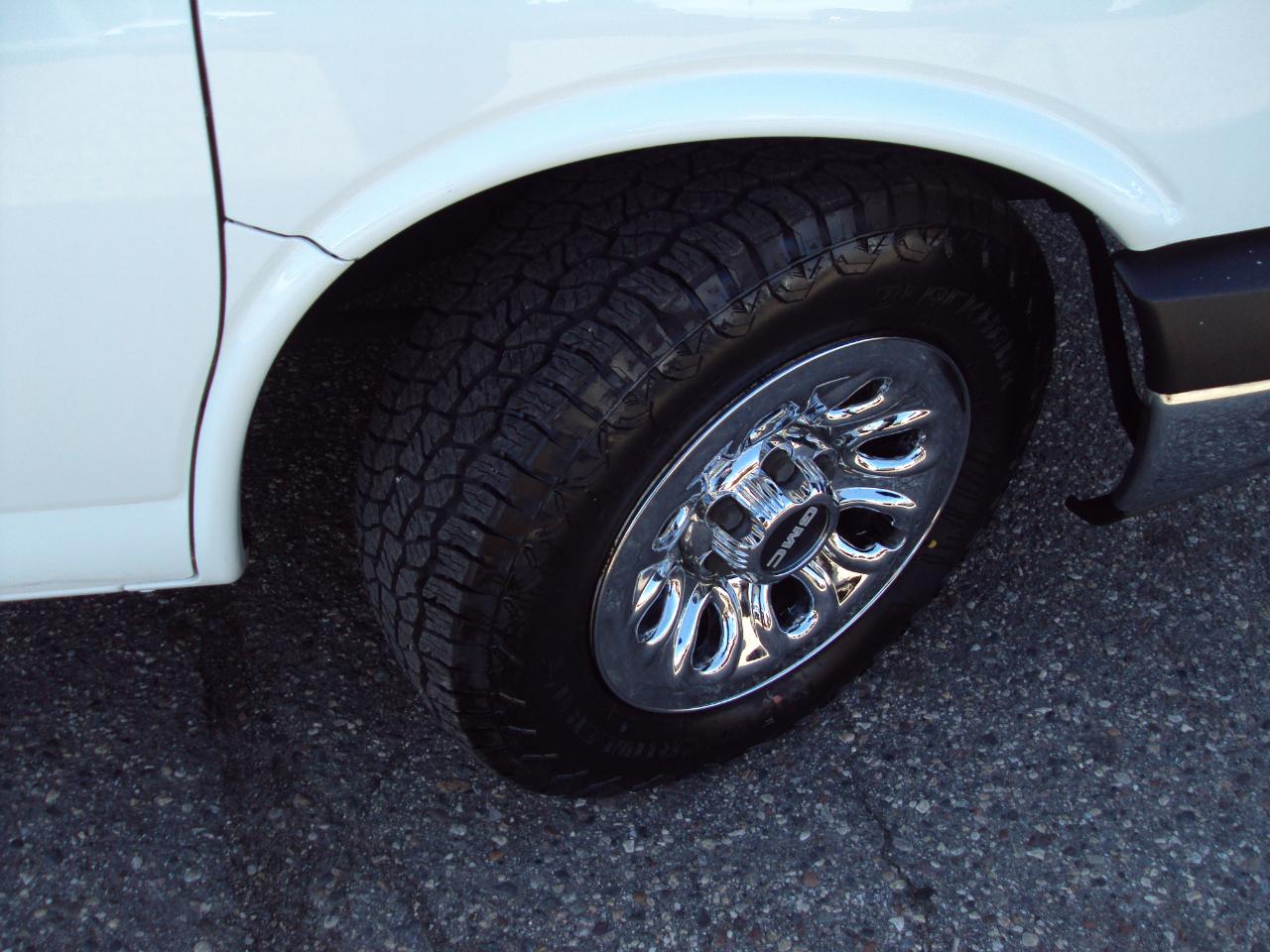 GMC Savana Cargo Van AWD 1500 135" 2012