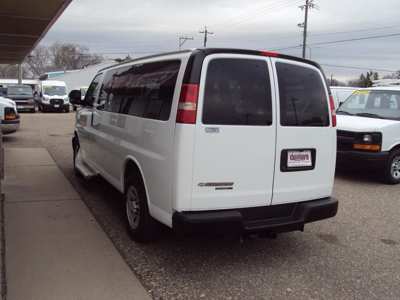 Chevrolet Express Passenger AWD 1500 135" LS 2014