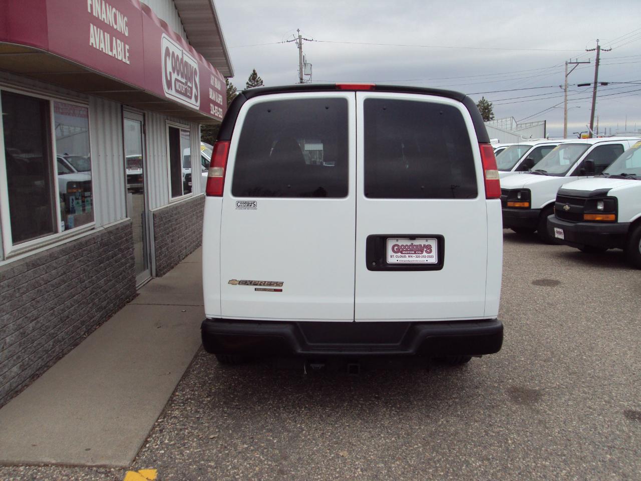 Chevrolet Express Passenger AWD 1500 135" LS 2014