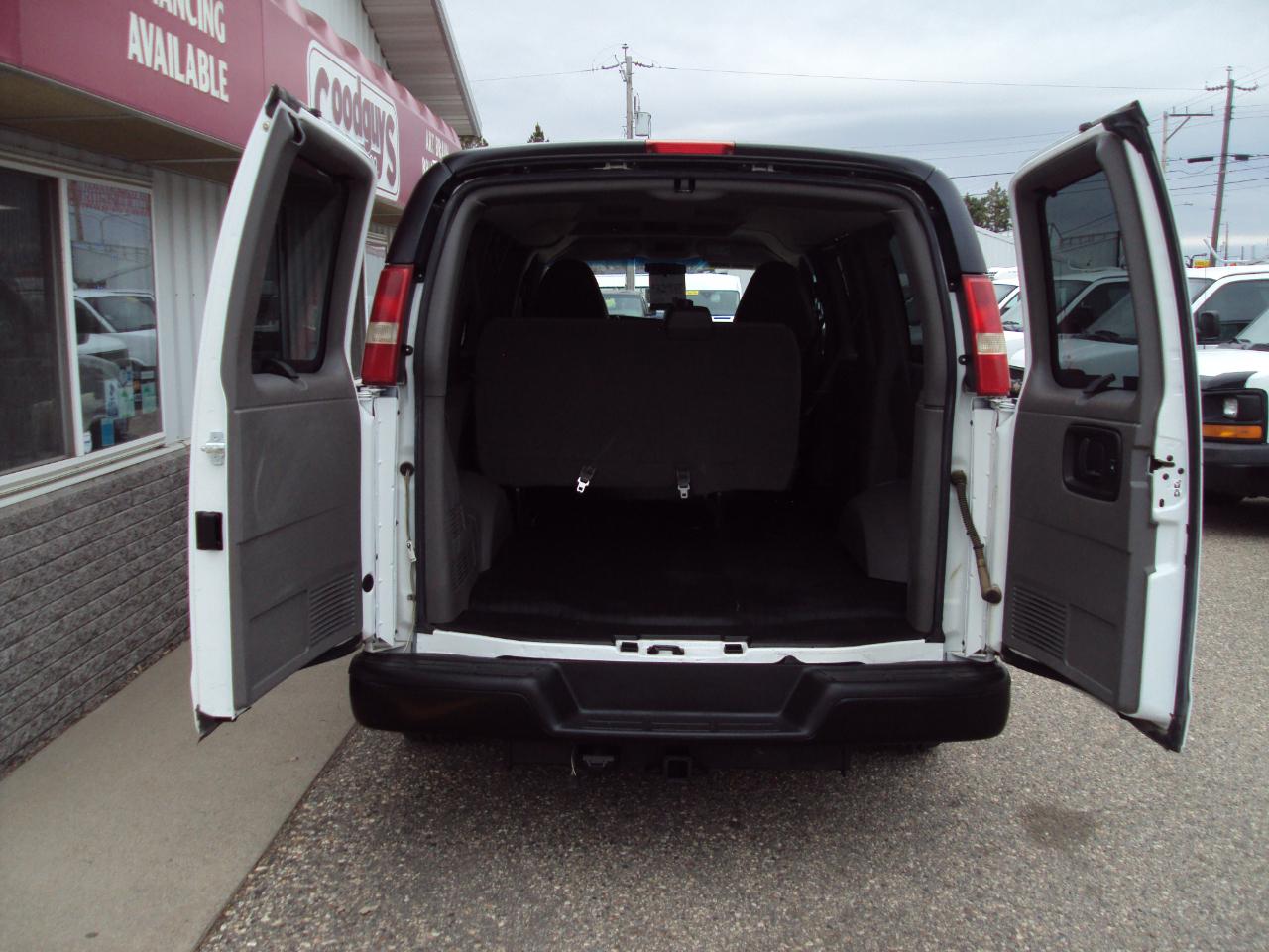 Chevrolet Express Passenger AWD 1500 135" LS 2014