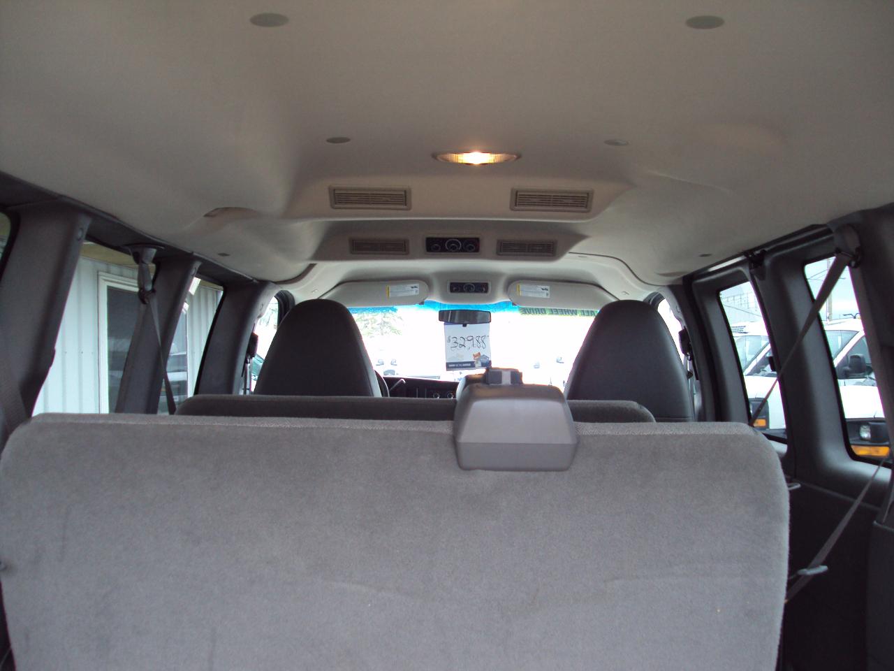 Chevrolet Express Passenger AWD 1500 135" LS 2014