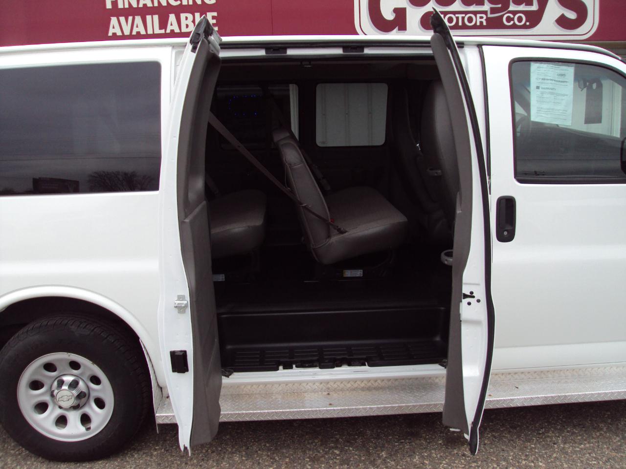 Chevrolet Express Passenger AWD 1500 135" LS 2014