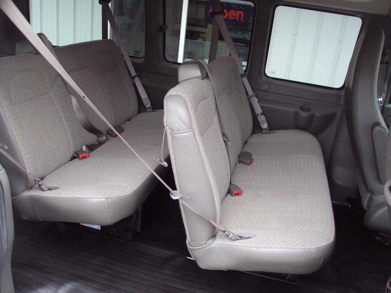 Chevrolet Express Passenger AWD 1500 135" LS 2014