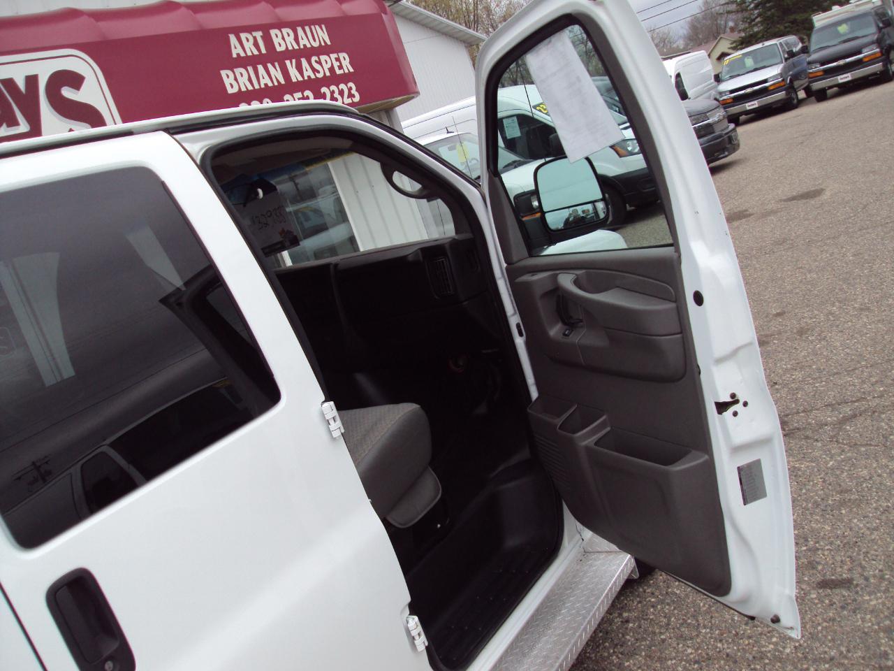 Chevrolet Express Passenger AWD 1500 135" LS 2014