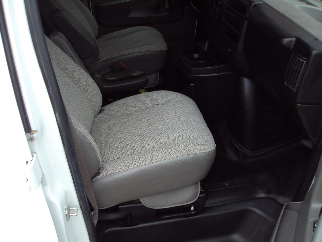 Chevrolet Express Passenger AWD 1500 135" LS 2014