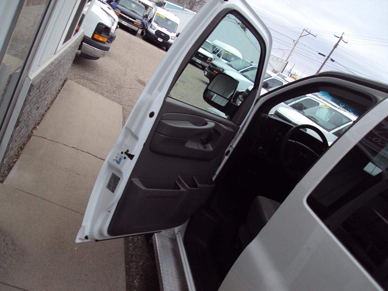 Chevrolet Express Passenger AWD 1500 135" LS 2014