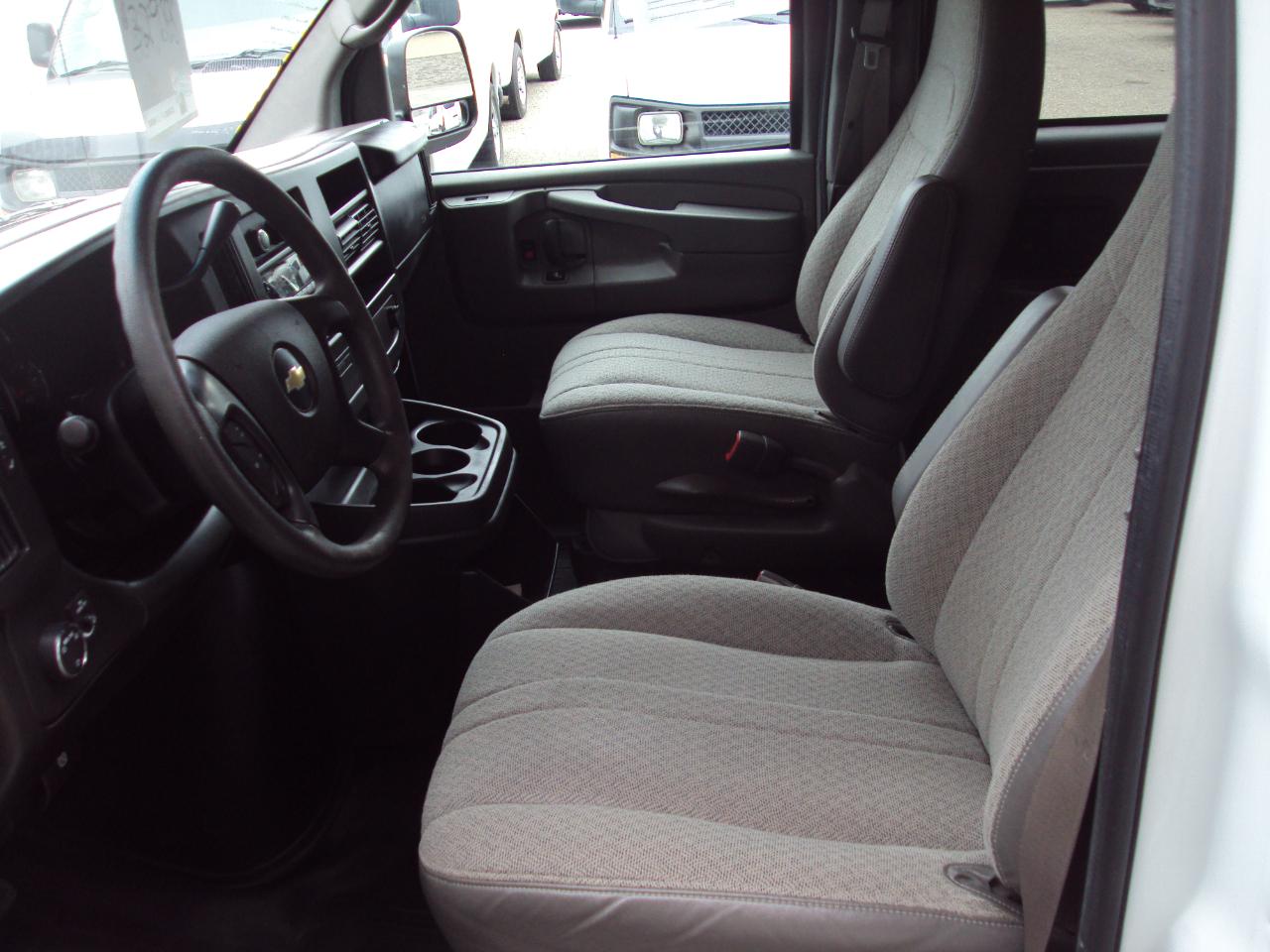 Chevrolet Express Passenger AWD 1500 135" LS 2014